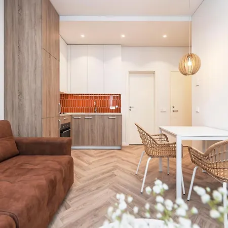 Old Town Apartment Collection, 6 *