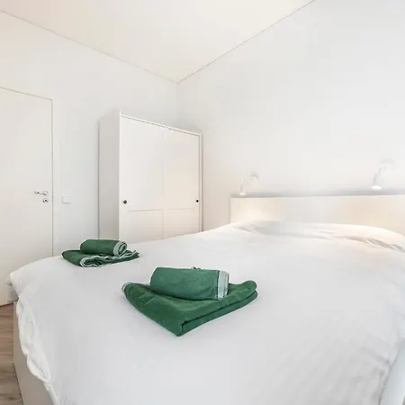 Old Town Apartment Collection, 6 *
