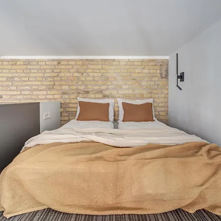 Old Town Apartment Collection, 6 *