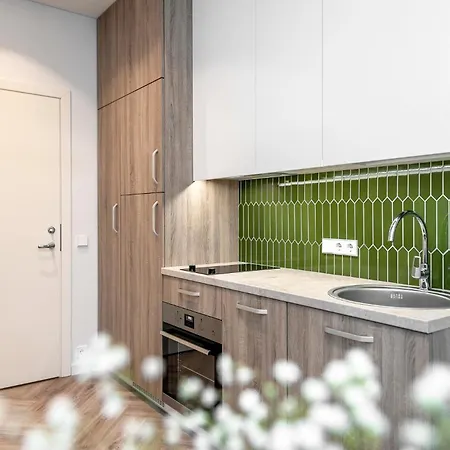 Old Town Apartment Collection, 6 *
