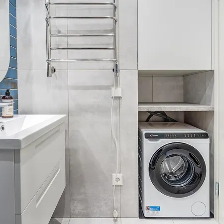 Old Town Apartment Collection, 6 *