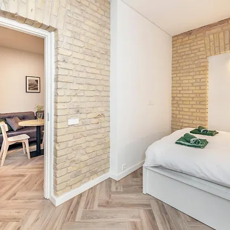Old Town Apartment Collection, 6 *
